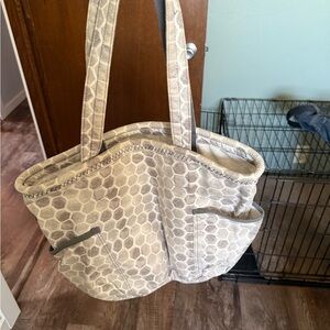 Thirty-One Hexagon Patterned Tote in Gray and Cream